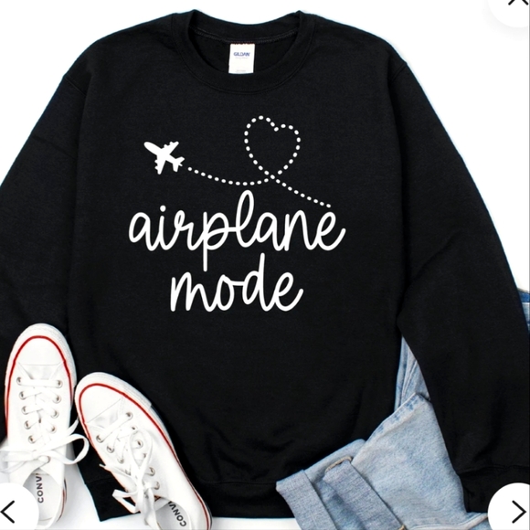 Tops - Cute travel 🥰 Women's crewneck